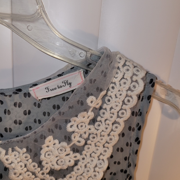 Sleeveless top - Picture 2 of 3